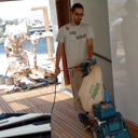 Δάπεδο εξωτερικού χώρου τοποθετημένο πανω σε μεταλλική κατασκευή. Επίστρωση με λάδι.