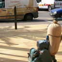  “Partners le bar” στη Γλυφάδα. Δάπεδο εξωτερικού χώρου από ξυλεία Iroko πάνω σε μεταλλική κατασκευή.