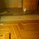 Προγυαλισμένο μονοσάνιδο δρυός σε διαμέρισμα στο Καλαμάκι. Τοποθέτηση πάνω σε παλιό μάρμαρο.