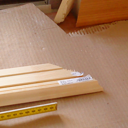 Λεπτομέρεια τοποθέτησης των σοβατεπί σε πλωτό δάπεδο.