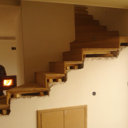 Εσωτερική σκάλα στο Λαγονήσι σε υπόβαθρο από μπετόν. Λεπτομέρεια κατασκευής